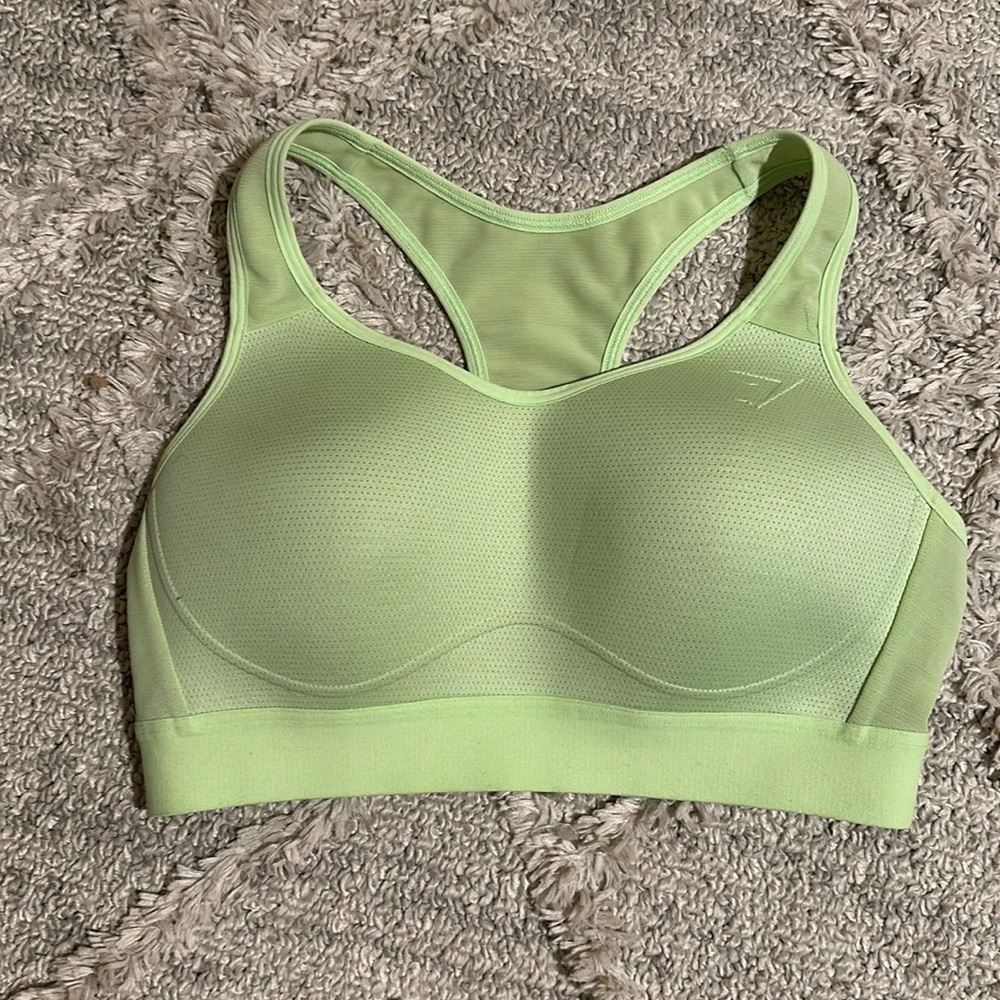 Gymshark light weight high support sports bra SZ medium